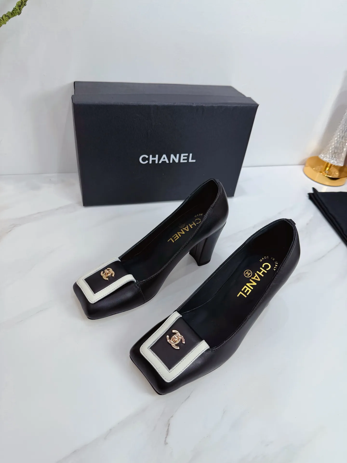 👟👟Ex-factory price 560👟👟 CHANEL 2026 Autumn Martin Boots Single Shoes Sandals Slippers Latest ❤ European Purchasing Agency & Fragrant Grandma’s New Fashion Latest Page 🔛 Small fragrant Martin boots that exude lasting charm ~ The original development supports any comparison in the market 🆚 The so-called smooth and natural lines can restore the original appearance. Many stars have recommended it One of the must-have items in spring. Super comfortable on the feet, really fragrant series... 💝💝💝 1⃣️Fabric: Imported Yangjing 2⃣️Inner: Imported sheepskin 3⃣️Outsole: Imported Italian original original color genuine leather outsole Heel height 8.0 4⃣️Code number: 35 to 39 (customized at 40.41)
